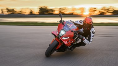 BMW F 450 RR 2027, tra le curve promette di divertire