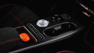 Genesis GV60 Magma, il dettaglio della console centrale