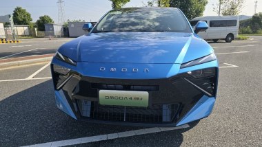 Omoda 4, frontale