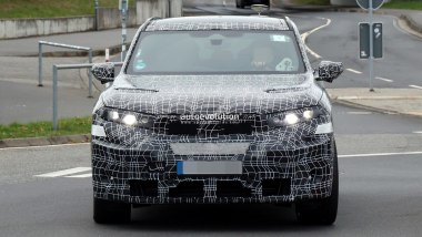 BMW iX5 M foto spia