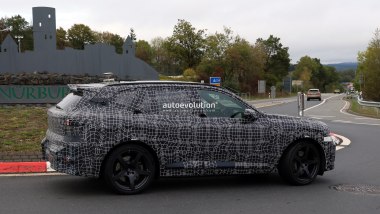 BMW iX5 M foto spia