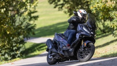 Comparativa scooter adventure 2026: il Voge in azione