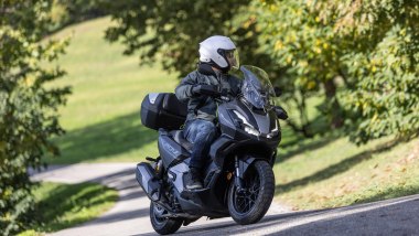 Comparativa scooter adventure 2026, Honda in azione