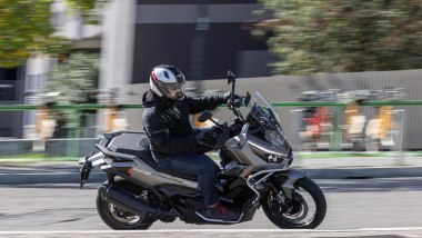 Comparativa scooter adventure 2026, in citt&agrave; con Zontes