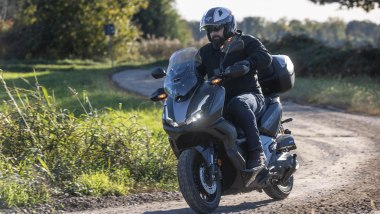 Comparativa scooter adventure 2026, in fuoristrada con Honda
