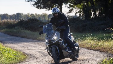 Comparativa scooter adventure 2026, in fuoristrada con Zontes