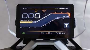 Comparativa scooter adventure 2026, il display di Zontes