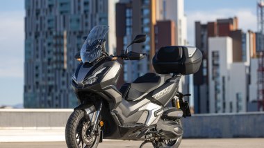 Comparativa scooter adventure 2026, Honda ADV350