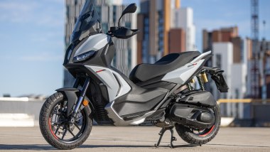 Comparativa scooter adventure 2026, Aprilia SR GT 400