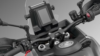 QJ Motor SRT 800 RX, il display
