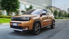 Italiani: uno su due vuole l&rsquo;auto ibrida. Le elettriche ferme&hellip; alla colonnina. Il report