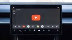 L&rsquo;aggiornamento Android Auto porta YouTube a bordo. Ma ti deluder&agrave;