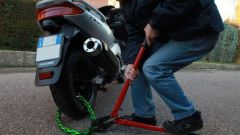 Antifurto GPS per moto: quale scegliere nel 2026 (e perch&eacute; non basta il bloccadisco)