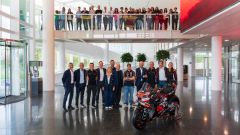 Prima del GP di San Marino, Martin, Bezzecchi e il team 'Aprilia hanno visitato la sede della Brembo
