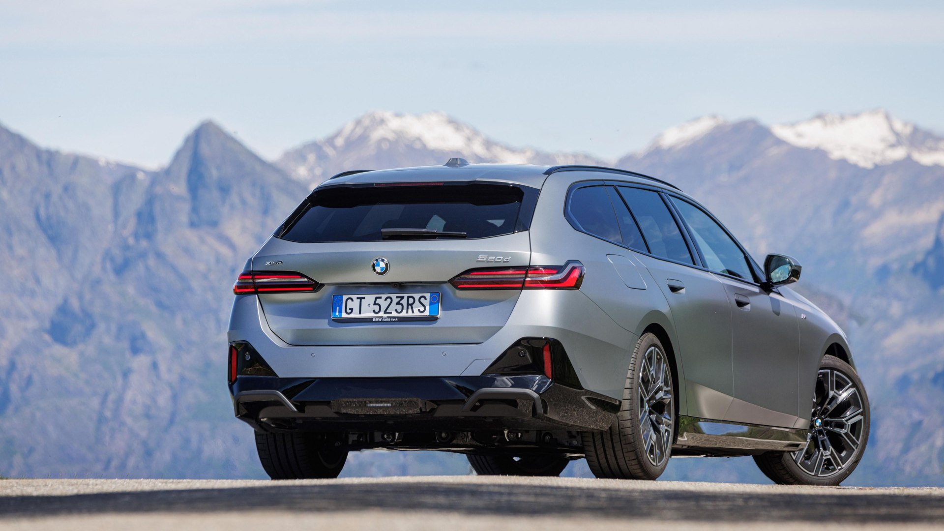 BMW Serie 5 Touring in prova con nuove forme esterne e interni tecnologici