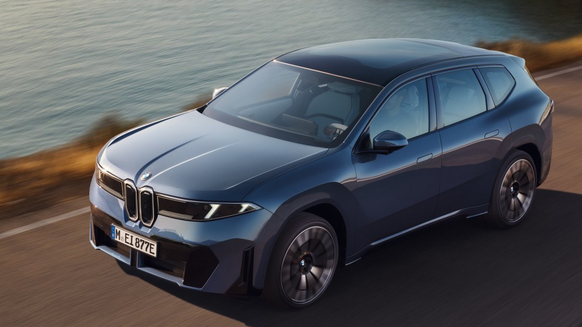 BMW celebra il traguardo di due milioni di elettriche consegnate in Europa, mentre negli USA la domanda si riduce