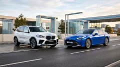 BMW iX5 Hydrgen vs Toyota Mirai: auto a idrogeno a confronto