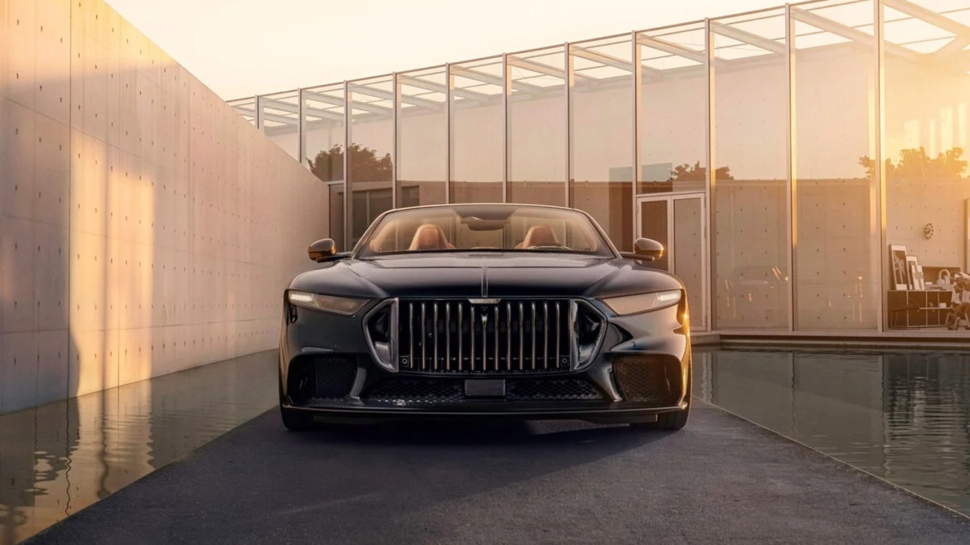 Super car con carrozzeria in carbonio, cerchi da 22”, dettagli in pelle e acciaio inox, con limitazione di velocità a 360 km/h