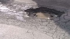 Buche stradali: la Gran Bretagna propone la garanzia sulle riparazioni