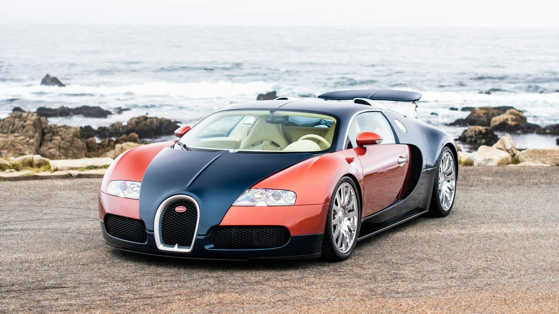 Bugatti Veyron one-off con colori ispirati a Chiron e Tourbillon, dettagli personalizzati e tecnologia avanzata
