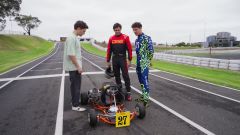 Carlos Sainz vs Lando Norris: sfida in kart coi modelli storici. Guarda il video