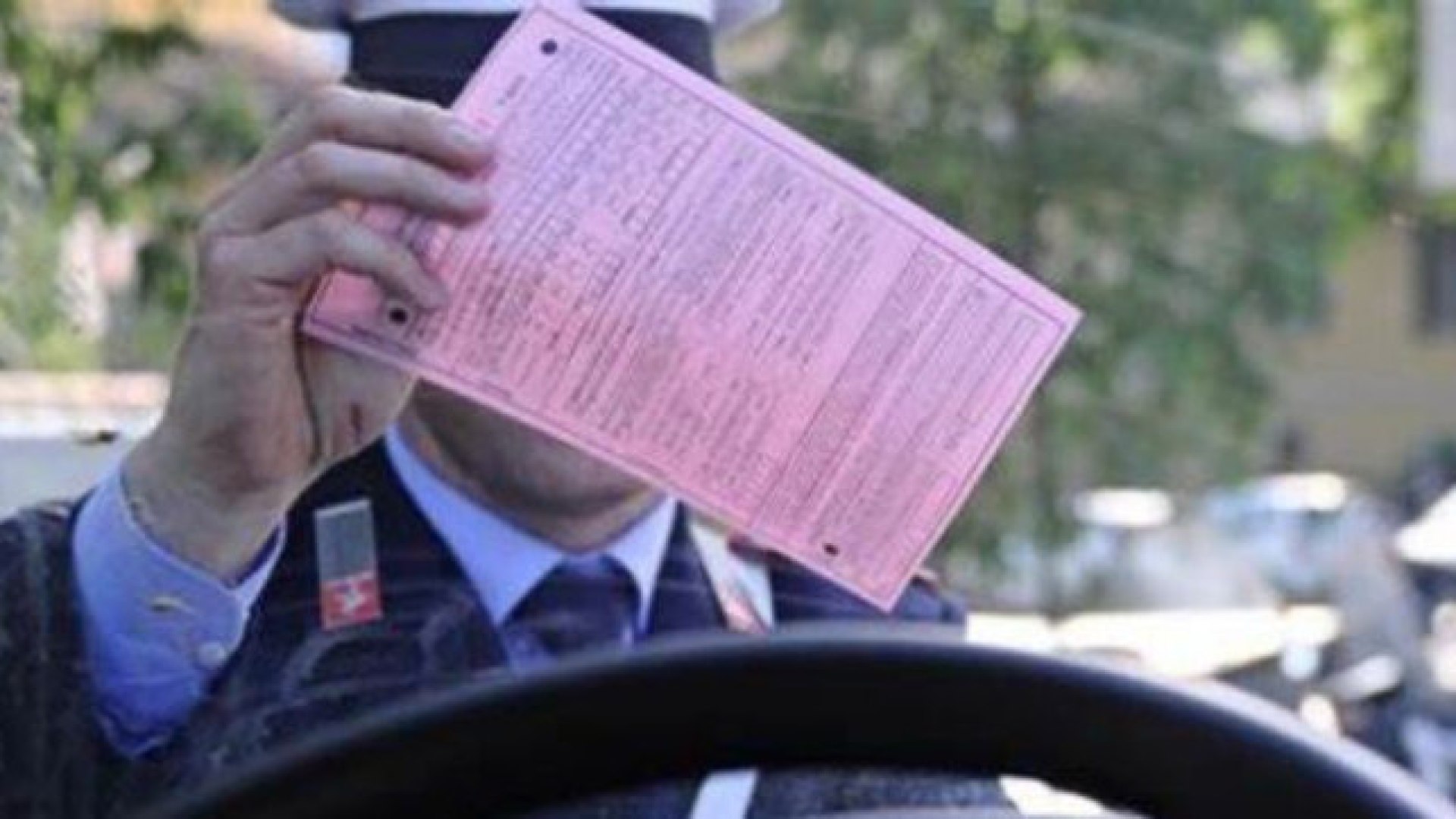 Nuova tabella sanzionatoria del Codice della Strada 2026 con 85 multe inedite e aumenti mirati su comportamenti rischiosi