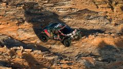 Dakar auto 2026, tappa 6: Al-Attiyah vince e balza in testa, Loeb secondo