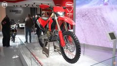 Ducati Desmo450 Enduro 2026, com'è fatta, video