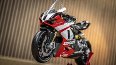Karl Fogarty firma la Ducati Panigale V2 Superquadro Final Edition in scala 1:4 by Pocher