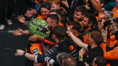 F1 GP Brasile 2025: Norris domina, Antonelli 2°, Ferrari ritirate