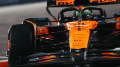 F1 GP Las Vegas 2025: un tombino ferma le FP2, Norris al top