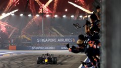 F1 GP Singapore 2026, gara: Verstappen domina, poi Leclerc e Kimi