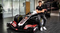 Pilota di F1 in incognito si iscrive a una garetta di Kart e...