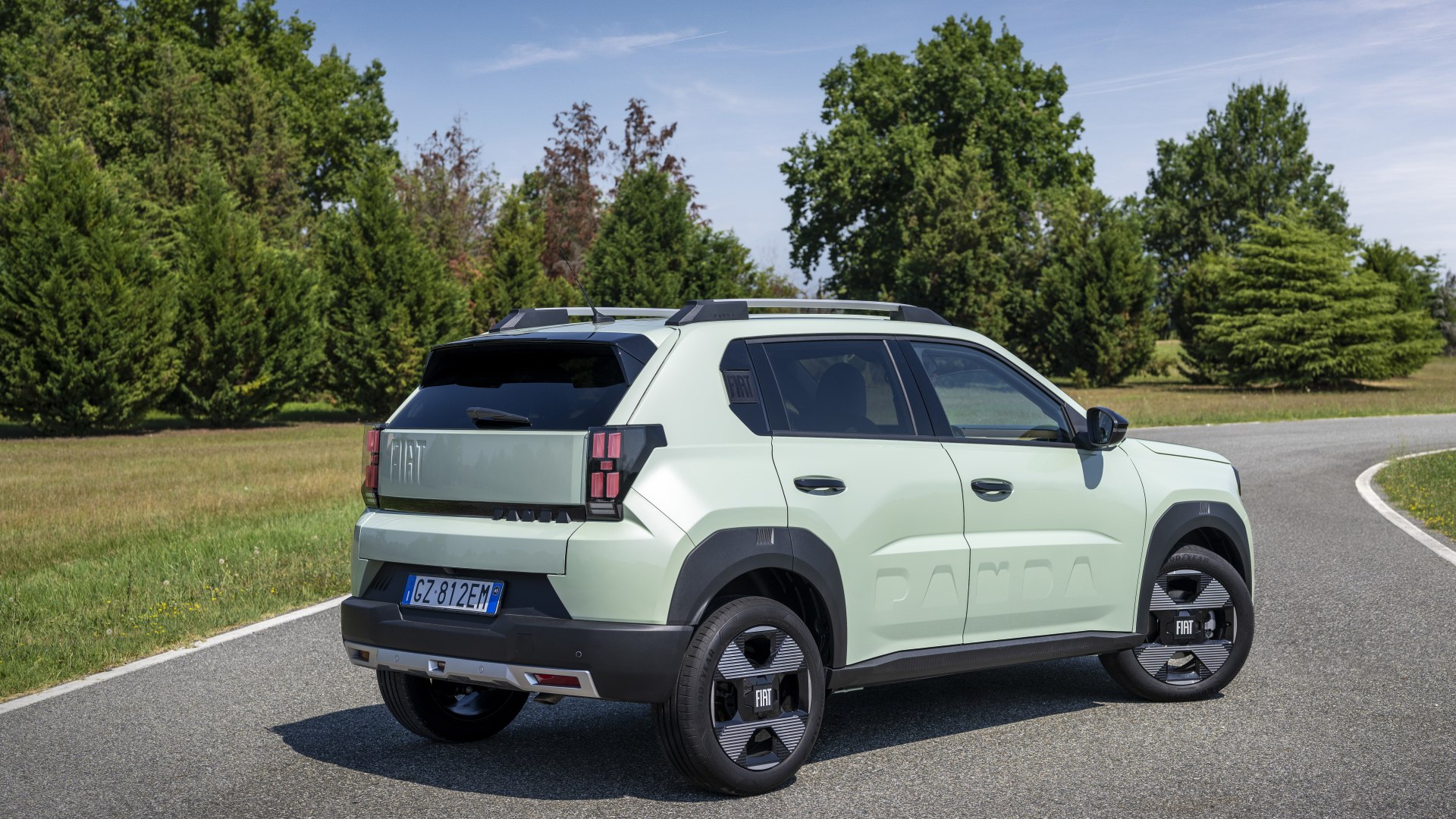 Mercato auto Italia, agosto 2026, crescita del 3,2%, elettriche in calo, plug-in in aumento