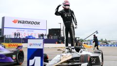 Formula E-Prix Berlino-1 2025: vince Evans, ritiro per Rowland!