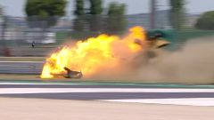Paura a Misano: Lamborghini avvolta dalle fiamme - VIDEO
