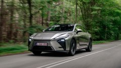Nuova Lexus ES 2027: la prova della berlina premium tra ibrido ed elettrico