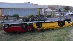 Ferrari 488 GTB e Mercedes GLA: incidente con VW Touareg