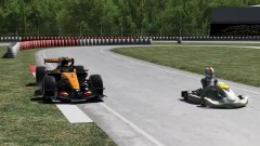 Kart vs Formula 1 in kartodromo. Chi vince? La simulazione in video
