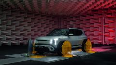 Nuova Kia EV2: tutti i segreti del B-SUV elettrico pi&ugrave; silenzioso