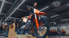 KTM riprende la produzione a luglio 2025: i primi modelli 