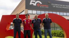 Ferrari, Vasseur visita la fabbrica Brembo per i 50 anni in F1