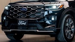 La Ford Explorer per Papa Leone &egrave; un maxi SUV V6 benzina (ibrido)