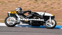 Video: la strana moto di Robert Horn che si guida sdraiati