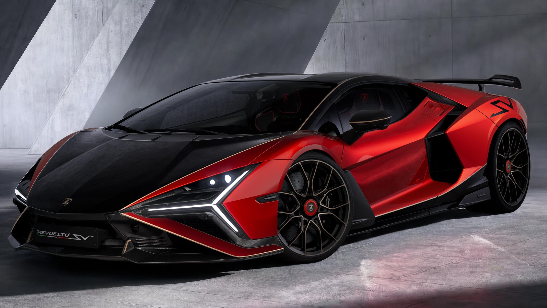 Prototipo della Lamborghini Revuelto Spyder con tetto rimovibile, foto spia mostra dettagli del design
