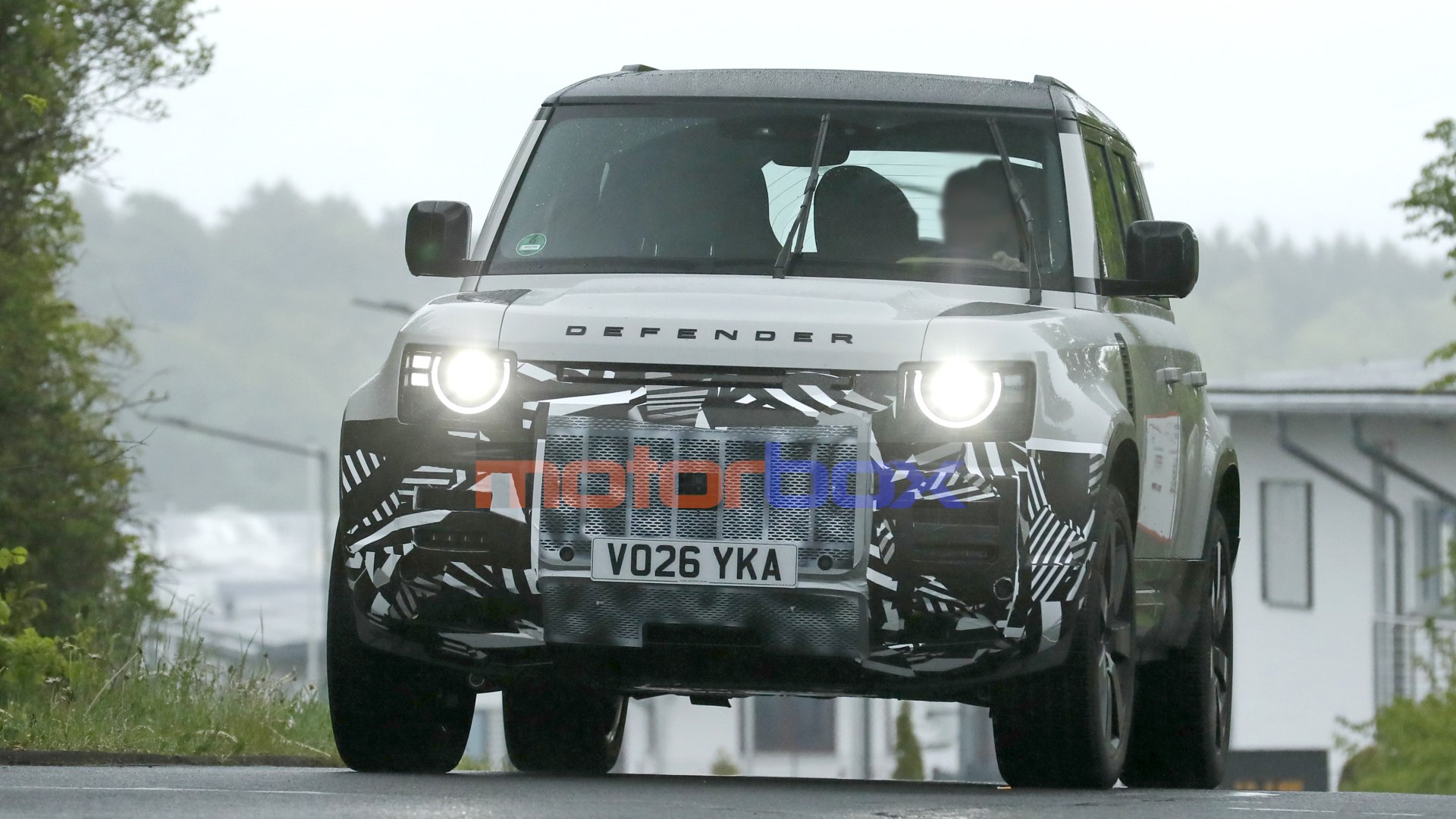 Land Rover Defender, in arrivo un nuovo restyling: ecco foto spia e ...