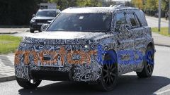 Nuova Land Rover "Baby" Defender 80: elettrica? Foto e ultime news