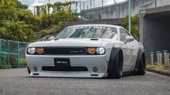 La Dodge Charger Liberty Walk? Non chiede permesso. Come al solito