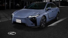 Gli strani accessori per la Lexus ES in Giappone