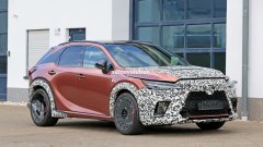 Gazoo Racing al lavoro su una Lexus RX Morizo RR per sfidare la BMW X5